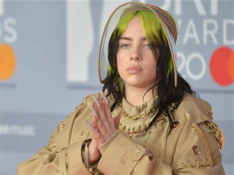 Billie Eilish se desnuda para criticar el body shaming